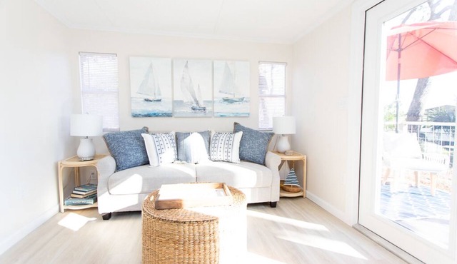 Seagrass Cottage I-steps to Atlantic Ocean & Intracoastal Waterway