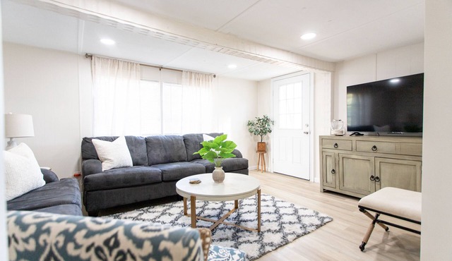 Seagrass Cottage II- Pet friendly walk to Atlantic Ocean & Intracoastal Waterway