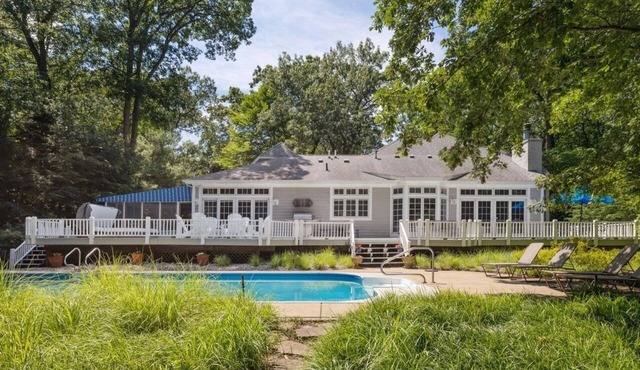 Seagrass Hideaway - Sleeps 16, pool, hot tub