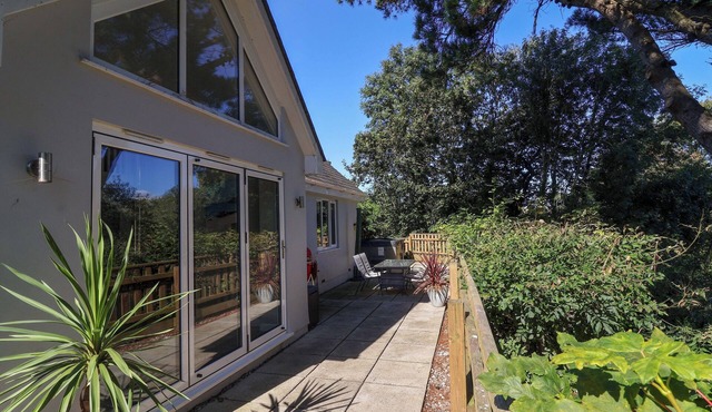 SEAGRASS, pet friendly, with hot tub in Bideford