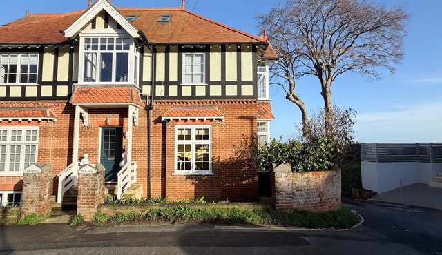 Seagrove House fabulous holiday home with wonderful sea views.