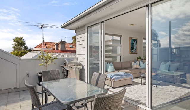 Seagulls Nest - Beautiful spacious pet friendly home next to the ocean