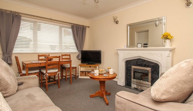 SEAGULLS NEST, family friendly, country holiday cottage in West Bay