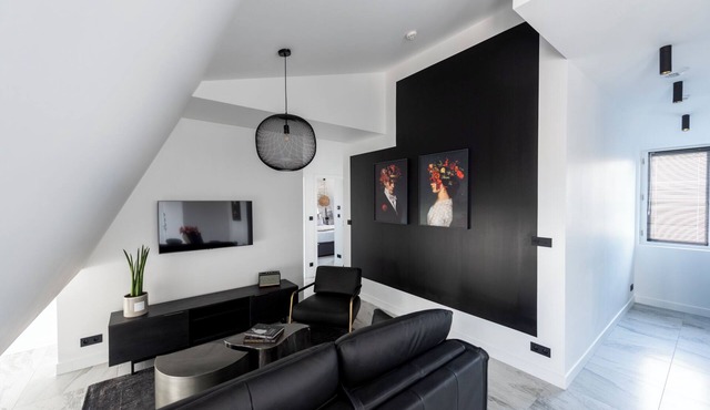 Seaham, 4 stars, View on Eiffel Tower and Sacré-Coeur