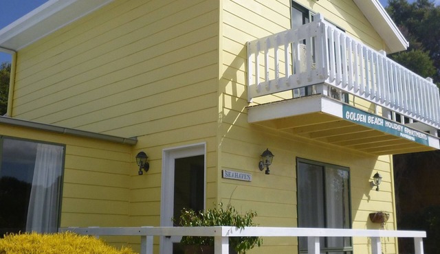 Seahaven - beachfront retreat for two