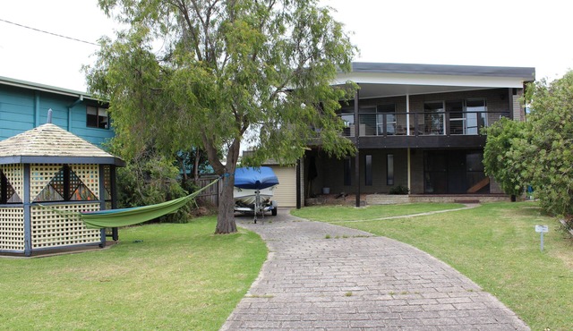 Seahaven Escape - 100m beach