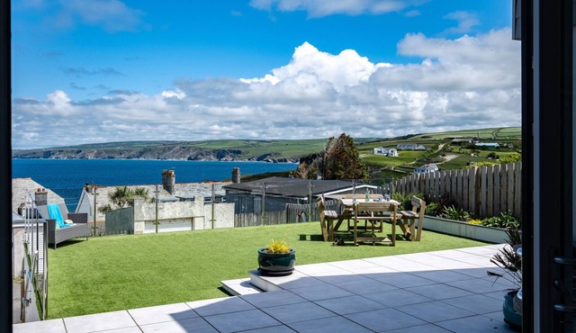SEAHAVEN, pet friendly, country holiday cottage in Port Isaac