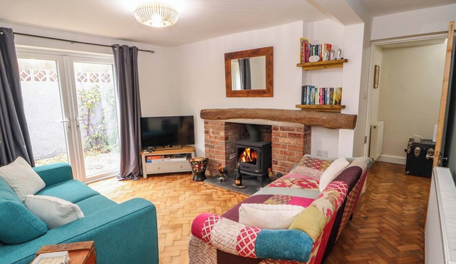 SEAHAVEN, pet friendly, character holiday cottage in Allonby