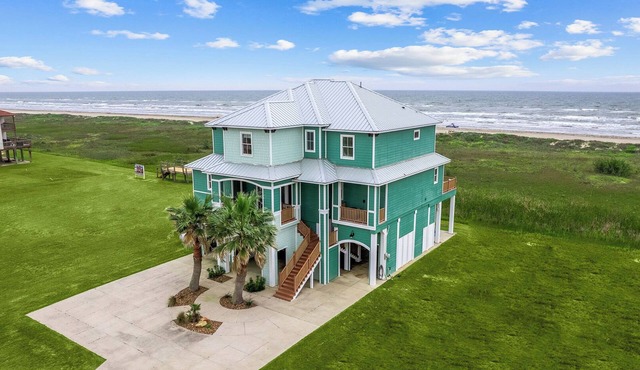 Seahorse Beachfront Model - Luxury 5 Bed/7 Bath with Elevator & Cabana Service