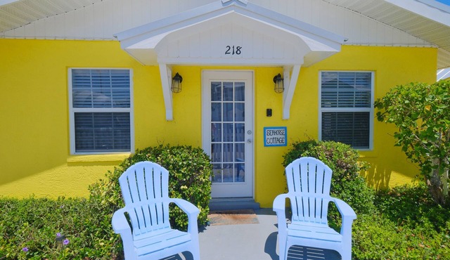 Seahorse Cottage - With shared pool, 200 feet from the beach