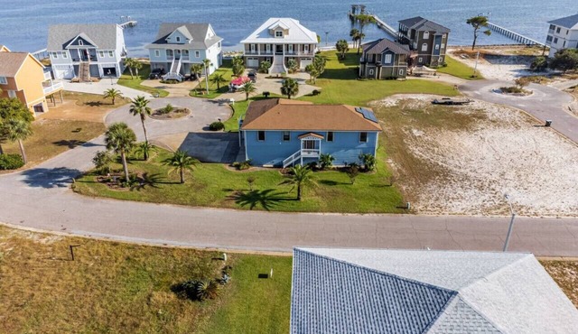 Seahorse: Gameroom, Hot Tub, Kayak & Water Access!