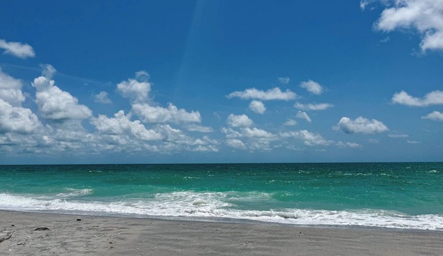 Seahorse Place I - Waterfront Tropical Paradise! Accessible Friendly w/Elevator