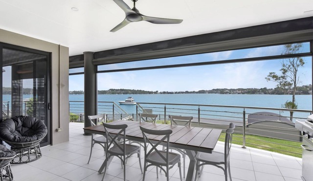 Sealand Lake House - Stunning Absolute Waterfront at Fishing Point