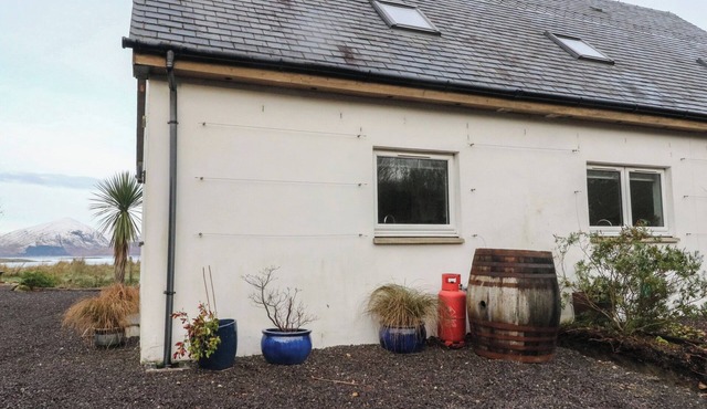 SEALLADH, romantic, with a garden in Port Appin