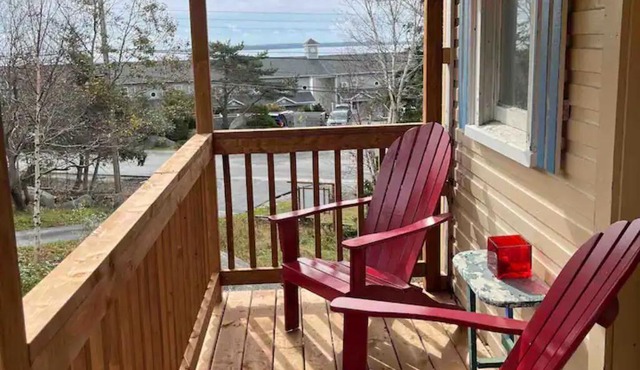 Seaman's Cottage #1 in Summerville Center - Pet Friendly!