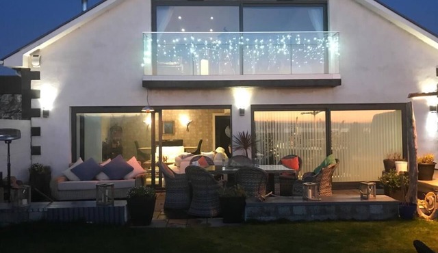 Seamill Beachfront Villa with spacious garden and well appointed terraces