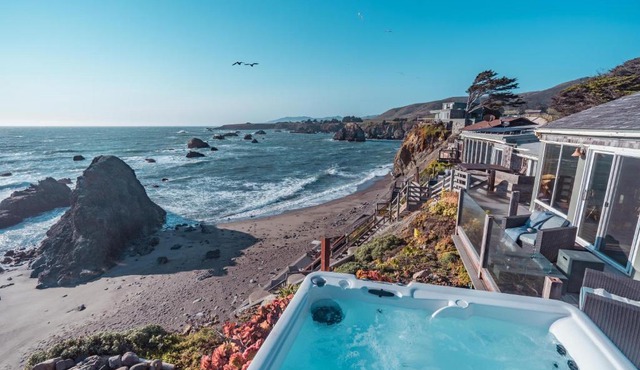 Seamist Beach Cottage, Private Beach & Ocean views