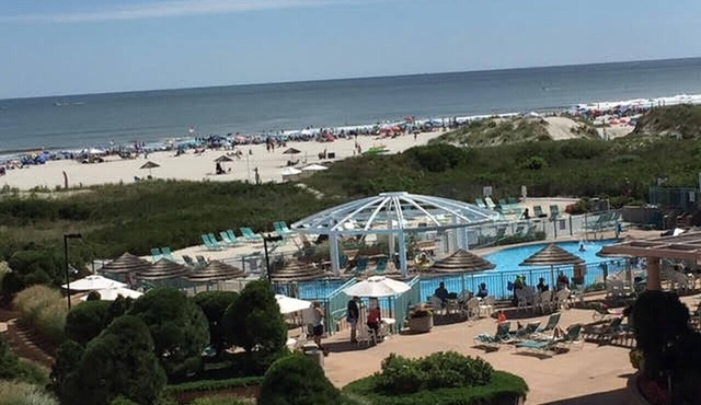 SEAPOINTE VILLAGE - Newly redone Beachfront Getaway!