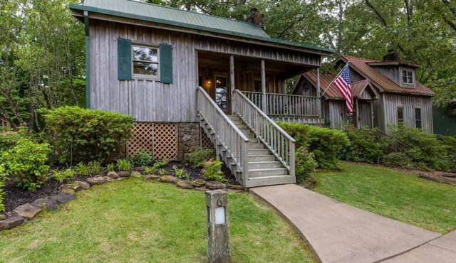 Searcy Cabin on the Knoll