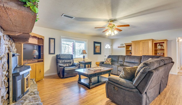 Searcy Retreat Home Near Little Red River