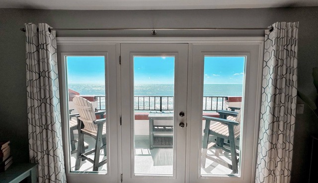 "Seas The Day" 2 bed/2 bath condo/Villa Capriani