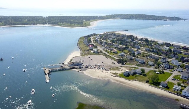 Seas The Day | 3 Minute Walk to Beach | Outdoor Shower | Bayley Vacation Rentals