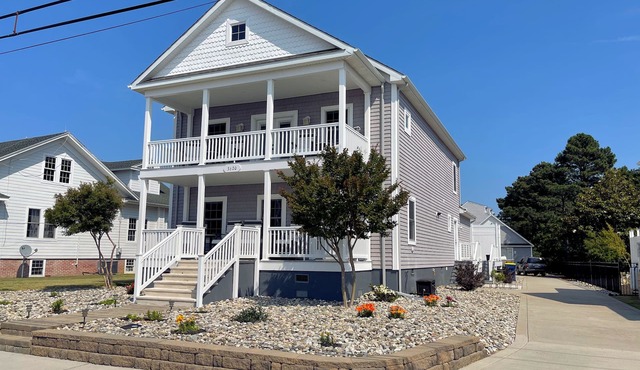 Seas The Day - 4BR Waterfront,pier, boat dock,decks, LINENS&TOWELS PROVIDED