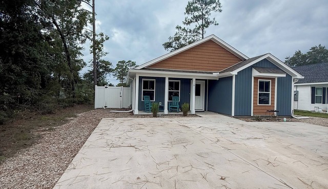 "Seas The Day" in this newer construction home located in Crawfordville.