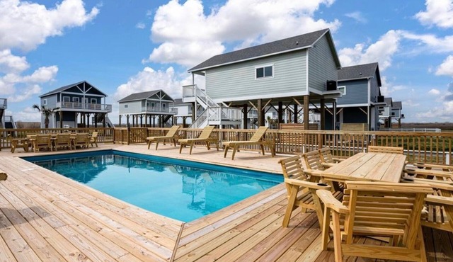 "Seas the Day" - Family Friendly Home Next to Pool and Playground
