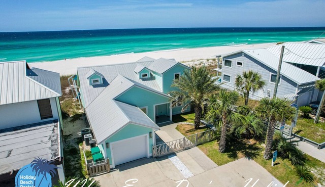 "Seas the Day" Charming Beachfront Home w/Cozy Firepit and New Game Room