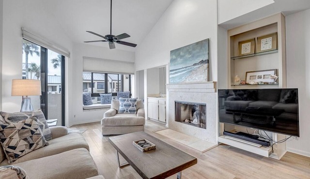 Seas the Day - Serene condo w/pool & beach access