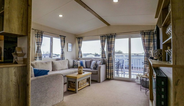 SEASALT, pet friendly, country holiday cottage in Mersea Island