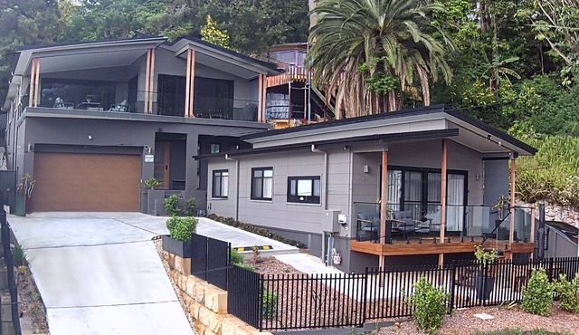 SEASALT - Sleeps 12, Walking distance to Terrigal boardwalk and beach, brand new
