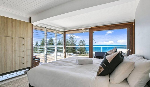 Seascape - A Stunning Two Level Penthouse Apartment.