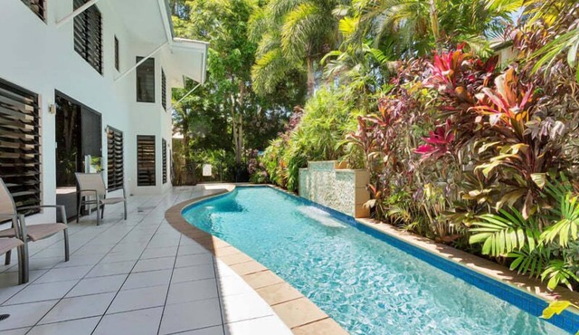 Seascape - Absolute Beachfront, Luxury Holiday house in Clifton Beach