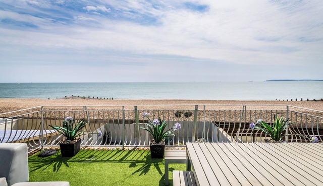 Seascape - Beautiful Sea Views - Stylish 4 bedroom House at the Beach