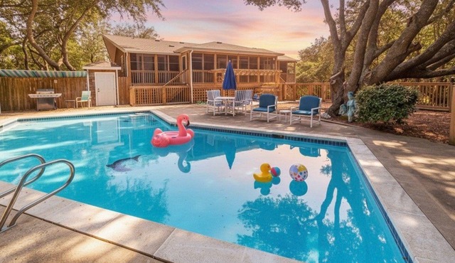 Seascape Cottage - Kitty Hawk, MP 3.5, 300 Yds to Beach, Pool, Foosball, Near Golf Course