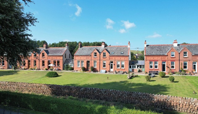 SEASCAPE, family friendly, character holiday cottage in Annan