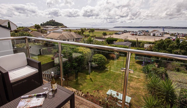 Seascape - Five Bedroom Cottage, Sleeps 8