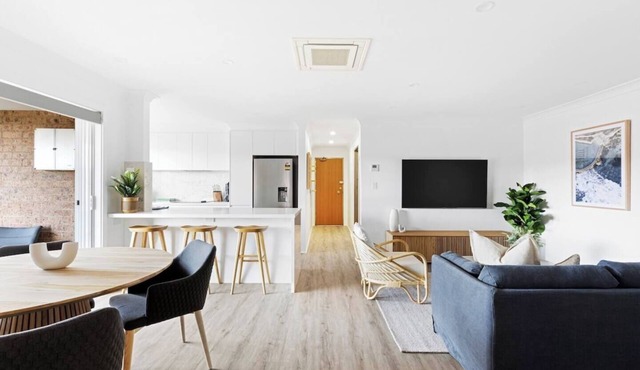 'Seascape' - Luxury 2 Bedroom Apartment - moments from Cronulla Beach