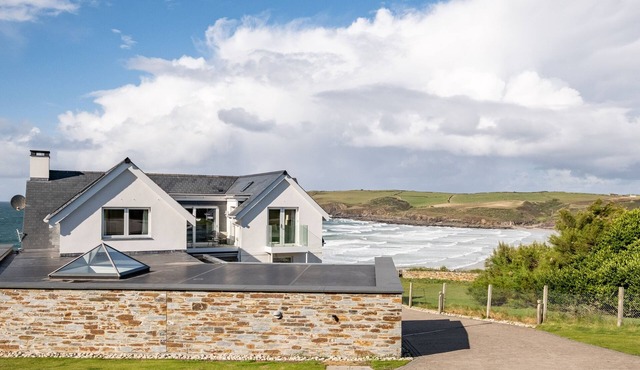 SEASCAPE, pet friendly, luxury holiday cottage, with pool in Polzeath