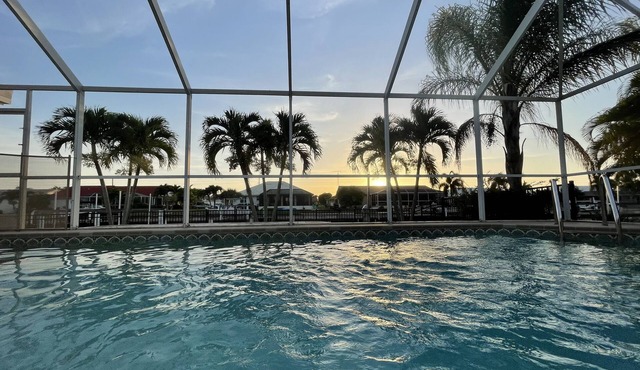 “SEASCAPE” to relaxation and fun! STUNNING, IMMACULATE CANAL and POOL home