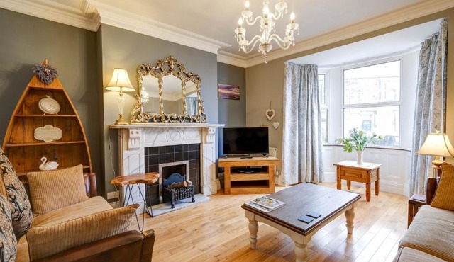 Seashell House with SEA VIEWS and FREE GYM POOL PASS