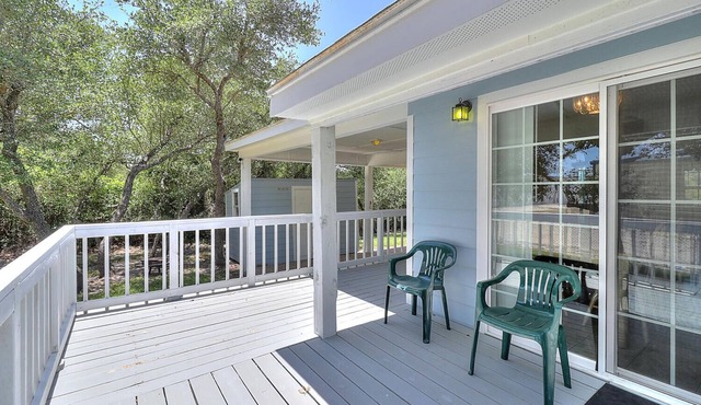 Seashell Memories Private deck, boat parking,coastal cottage in Holiday Beach