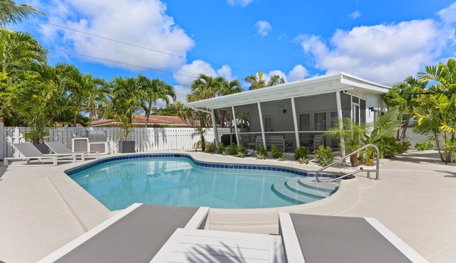 Seashell~Walk To The Beach~Comfy Beds~Firepit~Pool