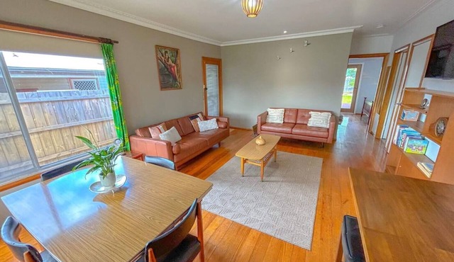 Seashells by the Sea Shore - 7 Min Walk to Rosebud Beach, Newly Renovated Haven