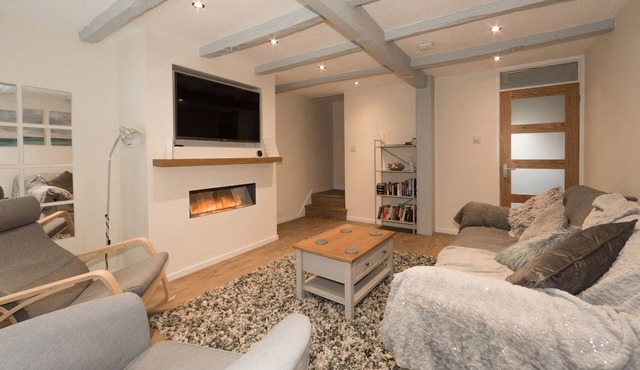 SEASHELLS COTTAGE, family friendly, with a garden in Lytham St. Annes