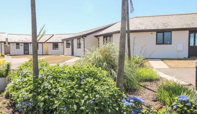 SEASHELLS, family friendly, country holiday cottage in Marazion