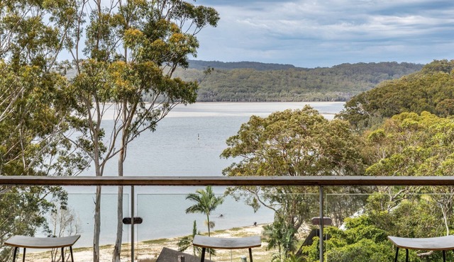 Seashells Lakeside Holiday Perfection