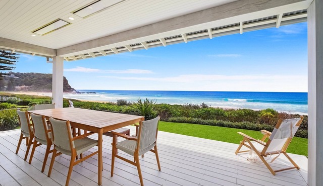 SEASHORE: North Avoca Beachfront, Panoramic ocean views, WiFi, Ultra modern.